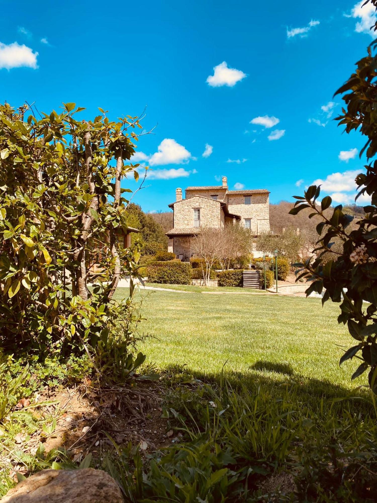 Re Artu Assisi Country Lifestyle Aparthotel Bagian luar foto